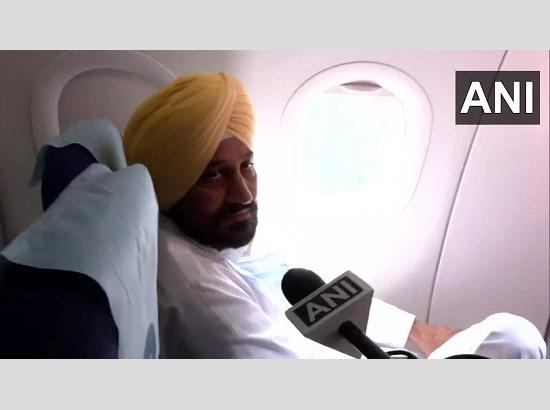 Rahul Gandhi, Punjab CM Channi & others board flight for Lucknow ahead of his Lakhimpur Kh
