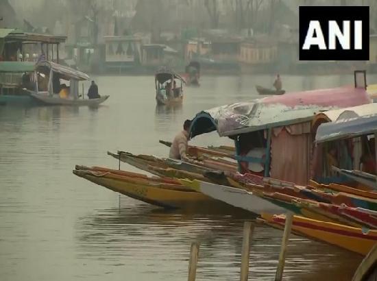 J-K: Cold wave persists in Srinagar as temperature drops to 0 degrees