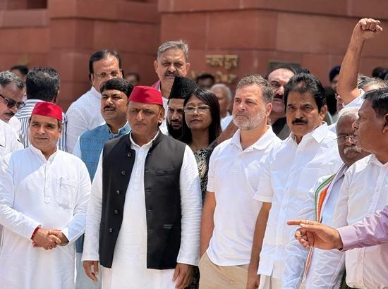 Opposition resumes Parliament protest, demands Amit Shah's reply on alleged police action against students