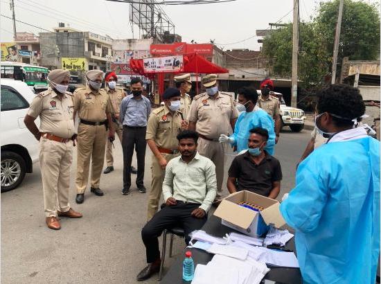 Ferozepur Police focus on testing Covid violators, distribute free masks