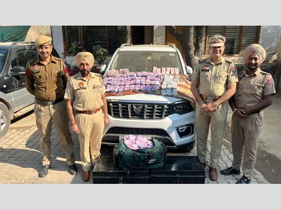 Inter-state fake currency module busted; Two held with Rs 9.99 crore counterfeit, demonetized currency