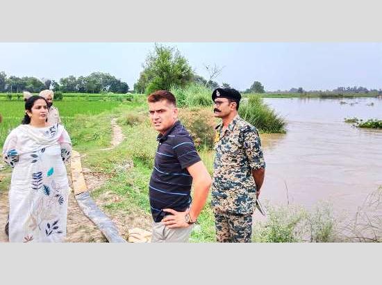 DC inspects Sutlej banks; assures preparedness, urges residents to stay calm