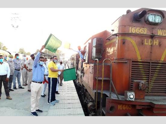 13th Shramik Express with 1,085 migrants on board chugs for Bihar from Ferozepur