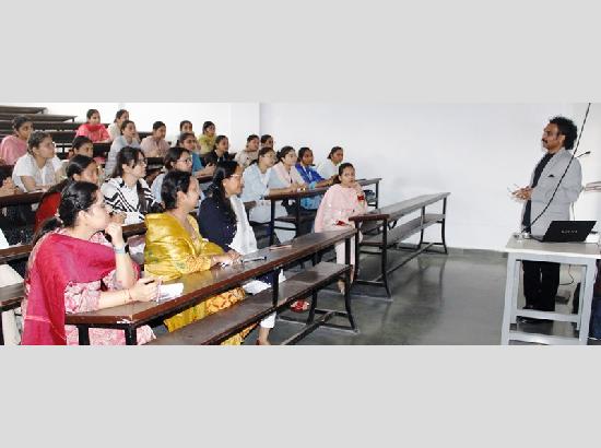 National Workshop on “Computer Interfaced Experiments Using X-PHI 17” held at DSCW