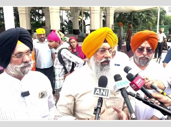 DSGMC leaders condemn alleged political sloganeering at Gurdwara Bangla Sahib, file complaint against Kejriwal