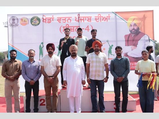 PSIEC Chairman Dalvir Singh Dhillon honours winners at Khedan Vatan Punjab Diyan-2026