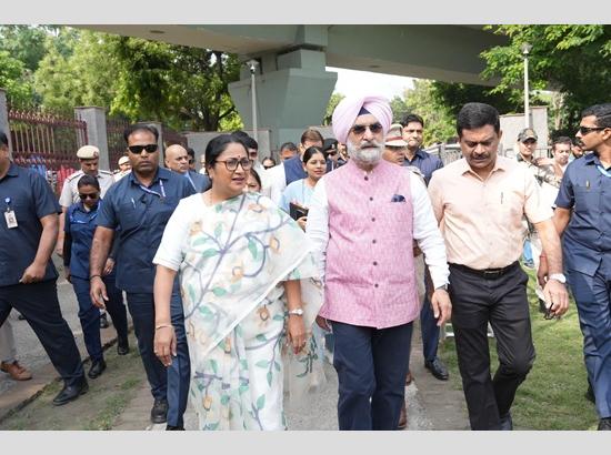 Delhi LG Taranjit Singh Sandhu and CM Rekha Gupta conduct joint inspection at Vasudev Ghat