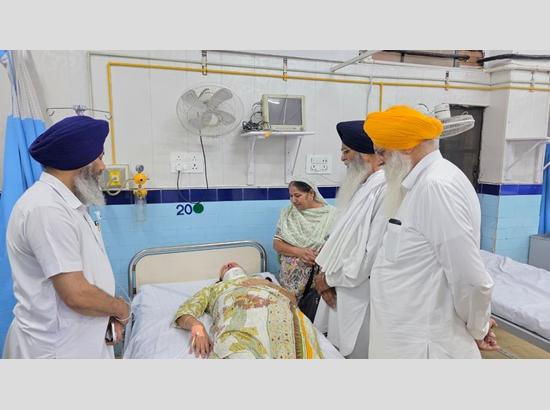 SGPC Chief Dhami reaches hospital to meet injured devotees after Shaheed Baba Deep Singh Ji Gurudwara tragedy