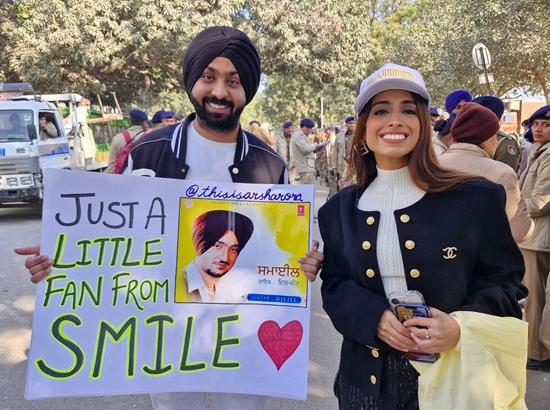 Diljit Dosanjh fans start gathering at venue to avoid long queues; View Pics