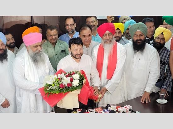 Dr. Ravjot Singh assumes charge as Local Bodies Minister