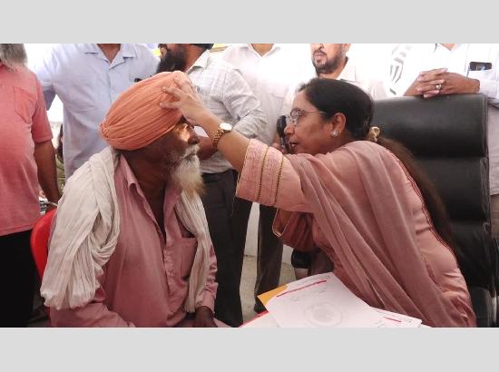 Dr Baljit Kaur leads Free Eye Check-Up Camp, hundreds benefit 