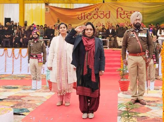 Cabinet Minister Dr. Baljit Kaur unfurls National Flag in Ferozepur