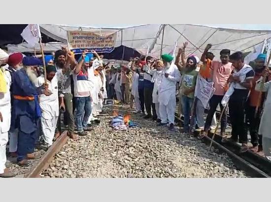 Farmers protest continue on 7th day on railway tracks, extend open invitation for debate o