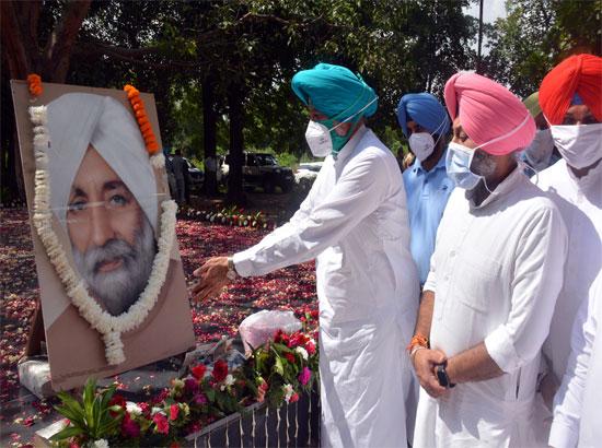 Floral Tributes paid on Sardar Beant Singh’s death anniversary
