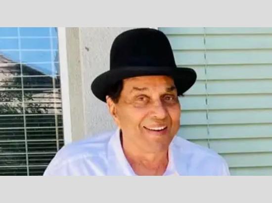 Veteran Actor Dharmendra's Family contradicts reports on his demise