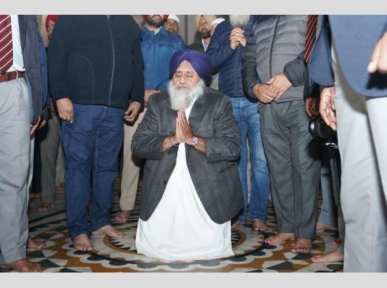 Sukhbir Badal pays obeisance at Sri Darbar Sahib along with Harsimrat Badal on New Year