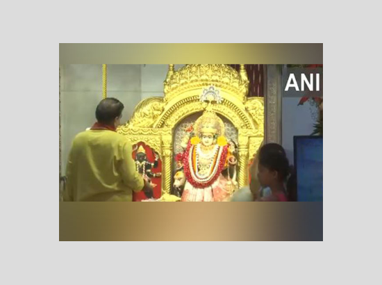 Delhi: Aarti performed at Jhandewalan Mata Temple on 5th day of Shardiya Navratri
