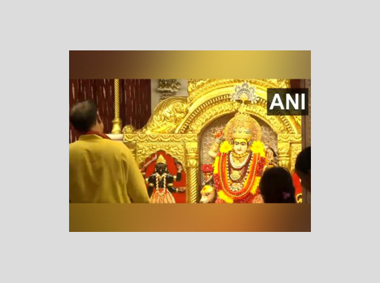 Aarti performed at Delhi's Jhandewalan Mata Temple on 6th day of Shardiya Navratri
