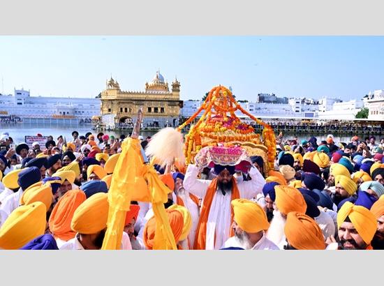 Devotees join Grand Nagar Kirtan to mark Parkash Gurpurab of Guru Ram Das Ji in Amritsar