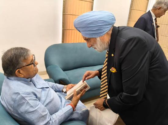 Biography of freedom fighter Dr. Thakar Singh Ikolaha presented to Punjab Governor Kataria