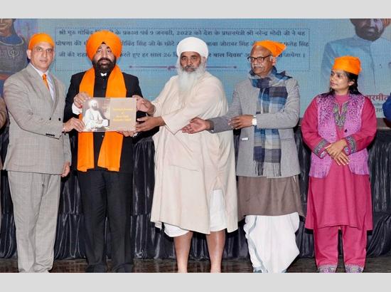 Uttarakhand Governor unveils Harpreet Sandhu’s literary pictorial work on  Veer Bal Diwas 2025
