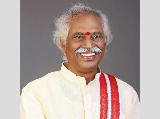 Governor Bandaru Dattatraya offers prayers at Saketri temple on Mahashivratri

