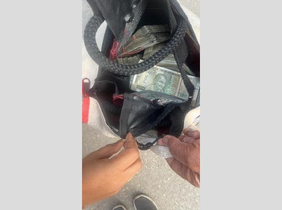 ED raid at Western Towers in Kharar, Rs. 500 notes fly in air -Bags Containg Currency Thrown From Ninth Storey Flats ( Watch Video ) 