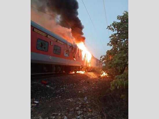 Massive Fire in Delhi bound Rajdhani Express, over 6 dozens rescued, Watch video also