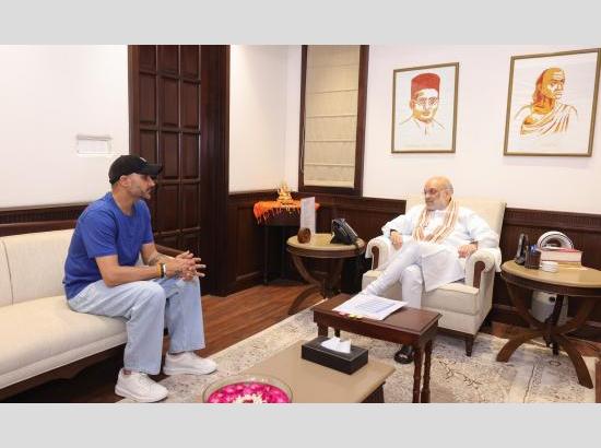 Harbhajan Singh meets Amit Shah, takes up issues of Punjab