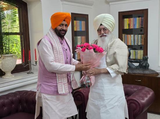 Nayab Singh Saini meets Baba Gurinder Singh