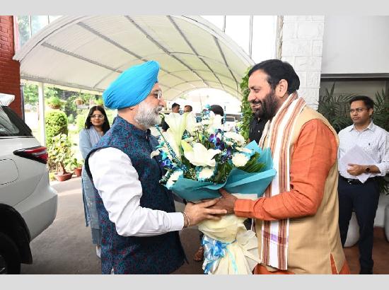 Taranjit Sandhu meets Nayab Singh Saini