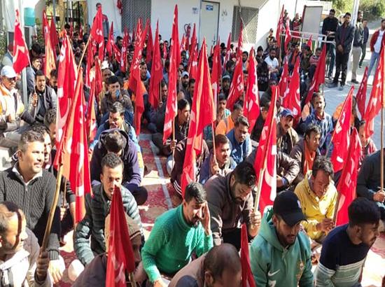 Trade unions, farmers hold nationwide strike; massive protests across Himachal