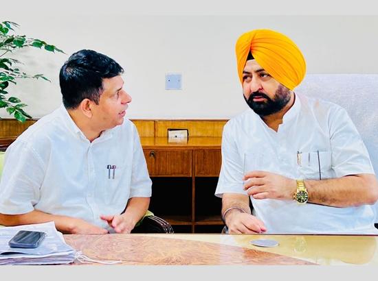 Ensure planned development of cities along with transparent citizen services, directs Hardeep Singh Mundian