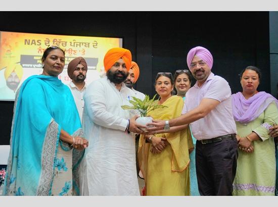 Minister Harjot Bains engages teachers in dialogue to elevate education standards