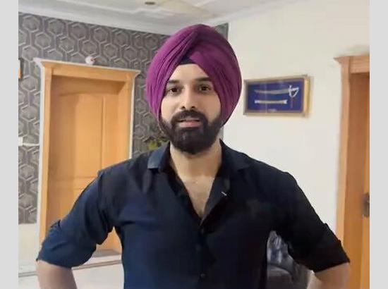 Pakistan’s first Sikh TV Anchor Harmeet Singh alleges police raid on office, seizure of computers and cameras