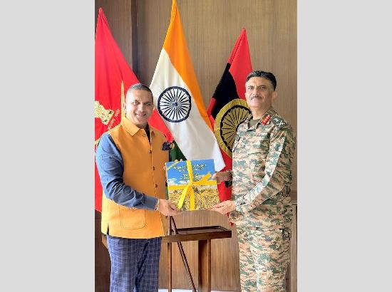 Harpreet Sandhu presents ‘Wheat Fields of Punjab’ to GOC XI Corps to highlight state’s agrarian heritage