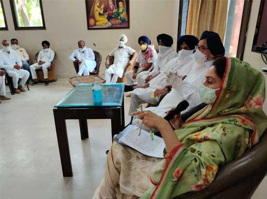 Harsimrat  tells kinnow growers her ministry will provide 50 per cent subsidy
