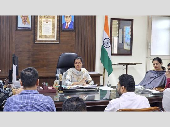 Mohali to hold SARAS Mela from Oct 16 to 27; DC Aashika Jain takes preparatory meeting with officers 