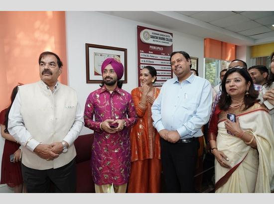 Gulab Chand Kataria Applauds GGDSD College for Hosting Dr. Satinder Sartaaj, Advocate Against Substance Abuse

