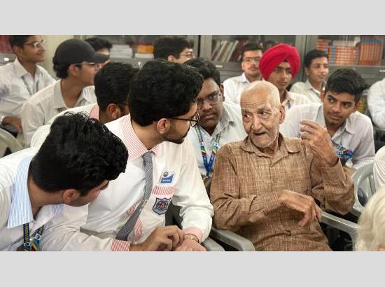 Ferozepur students visit Senior Citizens Home; moved by elders' stories