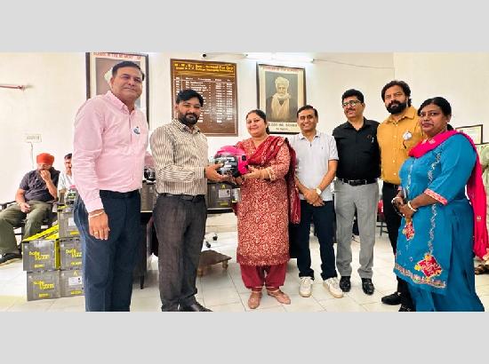 'Yeh Diwali Helmet Wali': Mayank Foundation gifts 'Shields of Life' to teachers, urging road safety