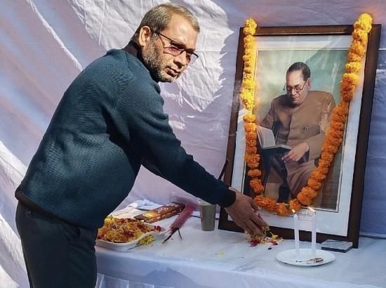 Railway officials Pay tribute on Dr. Ambedkar's 69th Mahaparinirvana Day