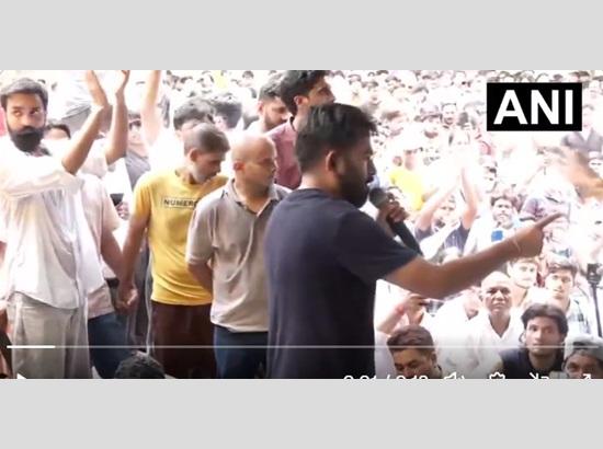 Ink thrown at Cockroach Janata Party founder Abhijeet Dipke during Jantar Mantar protest
