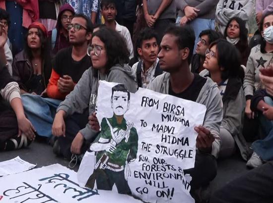 Protesters gather again at India Gate over air pollution in Delhi-NCR