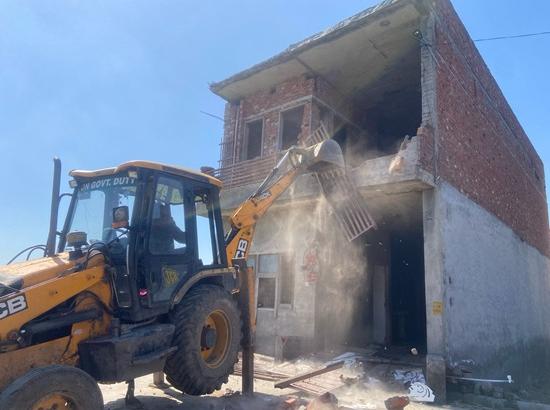 Amritsar Police bulldoze properties of drug traffickers