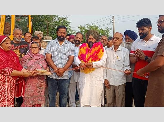 Deputy Speaker Jai Krishan Singh Rouri inaugurates road in village Moranwali