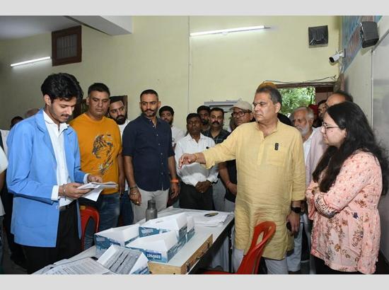 Jawahar Nagar camp residents appreciate free eye camp organized by MP Arora's NGO