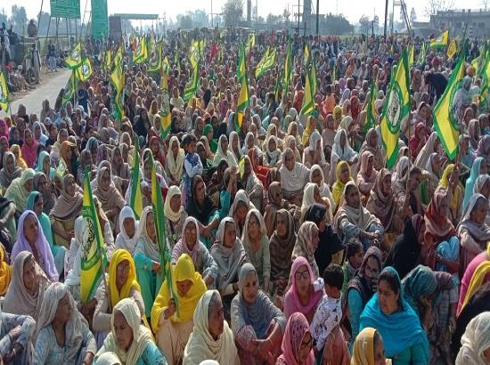 Chakka Jam: Huge gathering of women observed at Jida & Lehra BegaToll Plazas (View pictures)