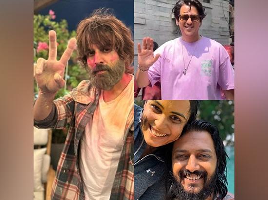 Kartik Aaryan, Vijay Varma, Riteish Deshmukh and more Bollywood celebs celebrate Holi; ext