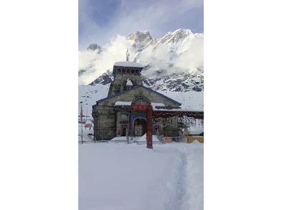 Heavy snowfall blankets Kedarnath Dham under 3-4 feet of thick snow